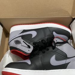 Men’s Air Jordan’s 1 Mid Size 7