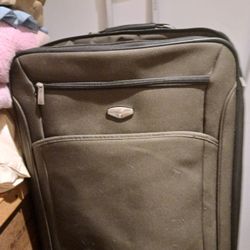 One 36incch Case With Wheels 