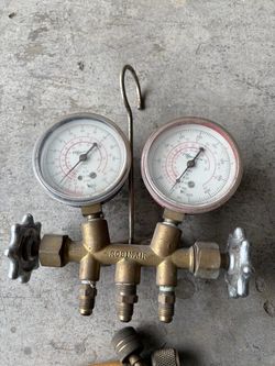Professional A/C gauge with hose