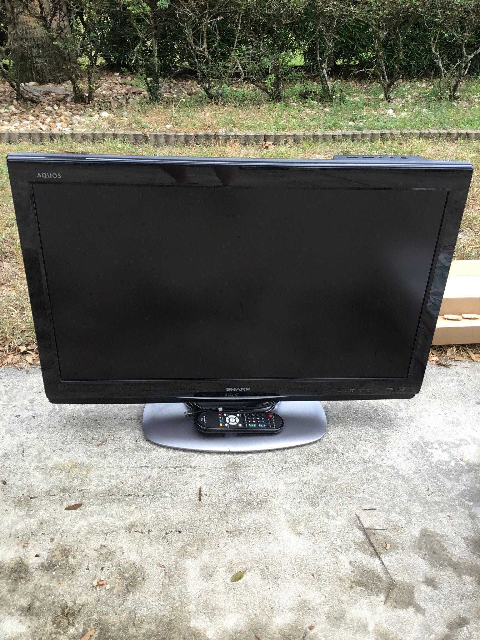 SHARP 32 INCH AQUOS TELEVISION