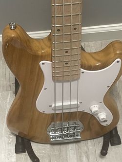 4 String short bass (natural)