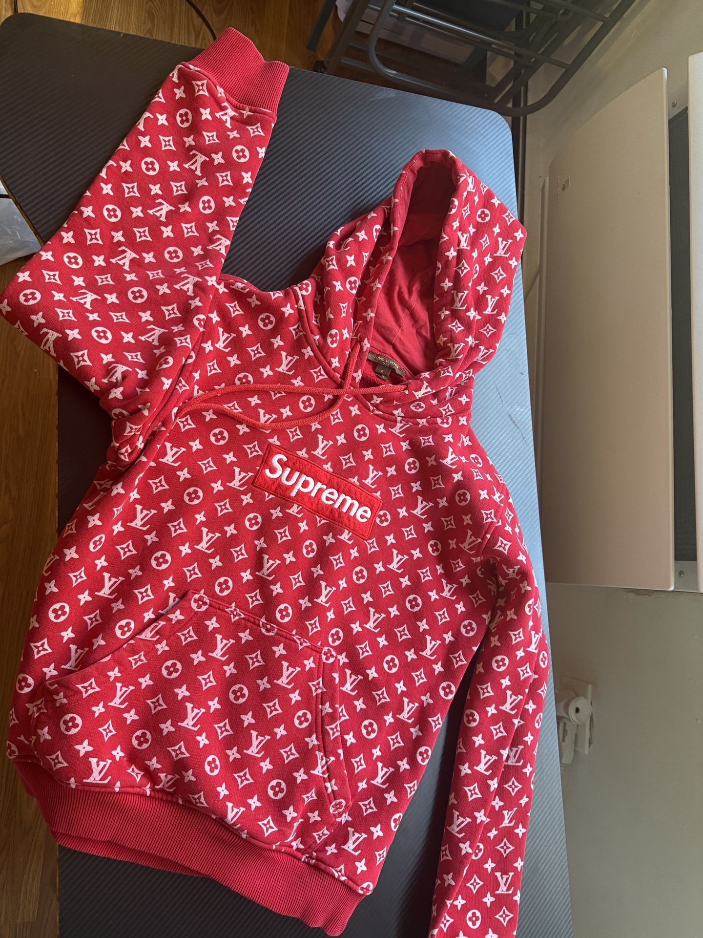 Supreme & Louis Vuitton hoodie, Great Condition, Size S