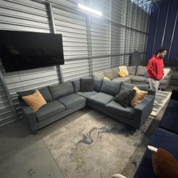 Sectional Sofa/ Couch (We Deliver) 