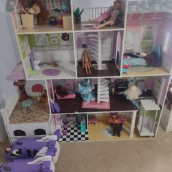 Large Doll House And Assessories