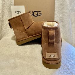 Ugg Woman’s Classic Mini  ll Size 8 Chestnuts Authentic 100%