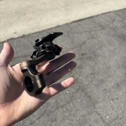 QUAD LOCK PHONE MOUNT W/ VIBRATION DAMPENER 