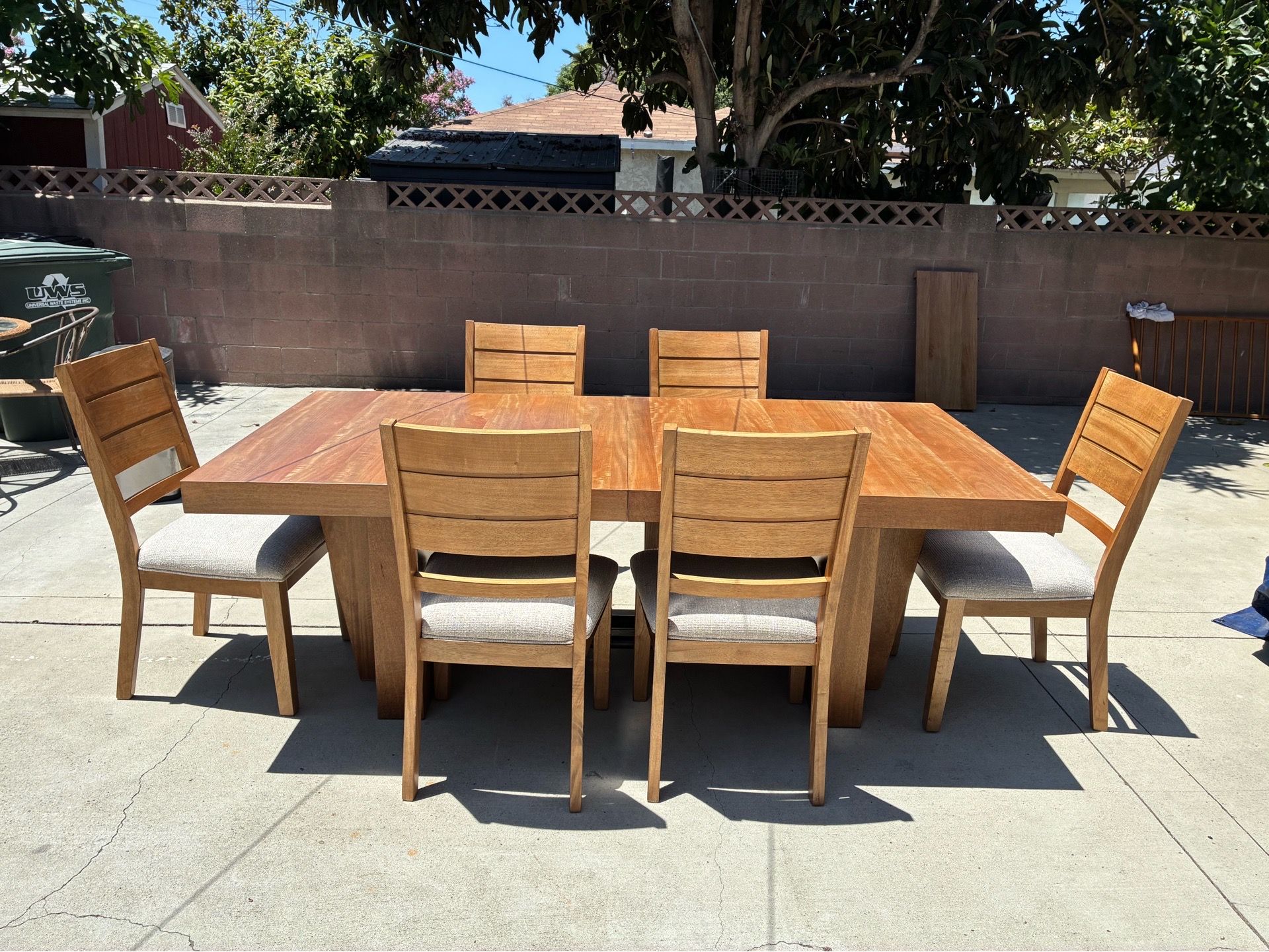 Ashley Furniture Kristiland 80"-98" Extendable Dining Table with 6 Kristiland Dining Chair with Planking Detail