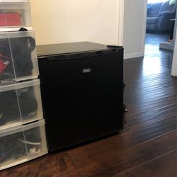 Mini Fridge 