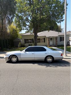 1999 Lexus LS 400