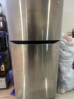 LG Stainless Steel Top-Freezer Refrigerator