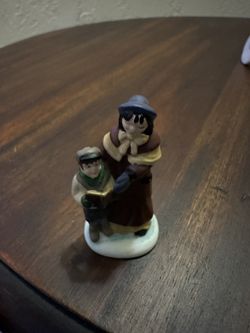 CHRISTMAS VILLAGE DEPARTMENT 56 Figurines . Used Excellent Condition