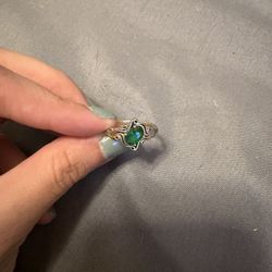 emerald green swirl ring 