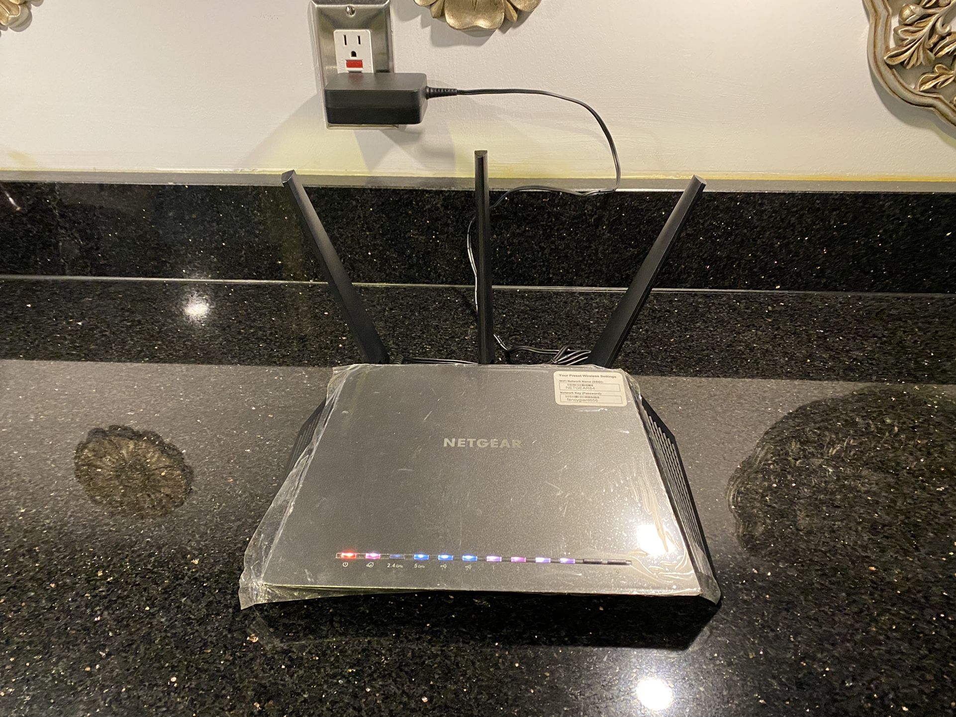 Netgear Nighthawk AC1900 R7000 Smart WiFi Router: Gaming / Streaming—Like New