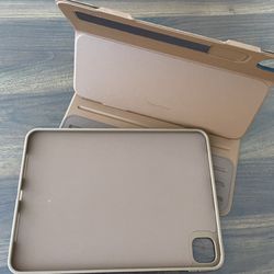 ESR iPad magnetic Cover. NEW