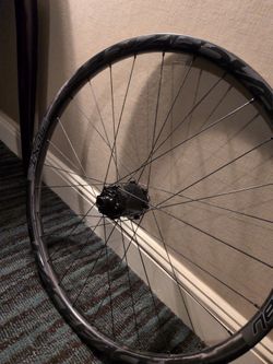 Race Face 27” NEXT R carbon wheel set
