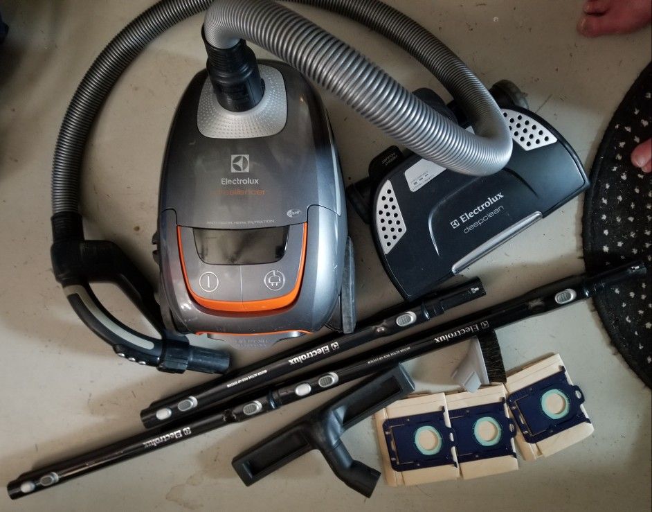 Electrolux Ultra Silencer Deepclean Canister Vacuum