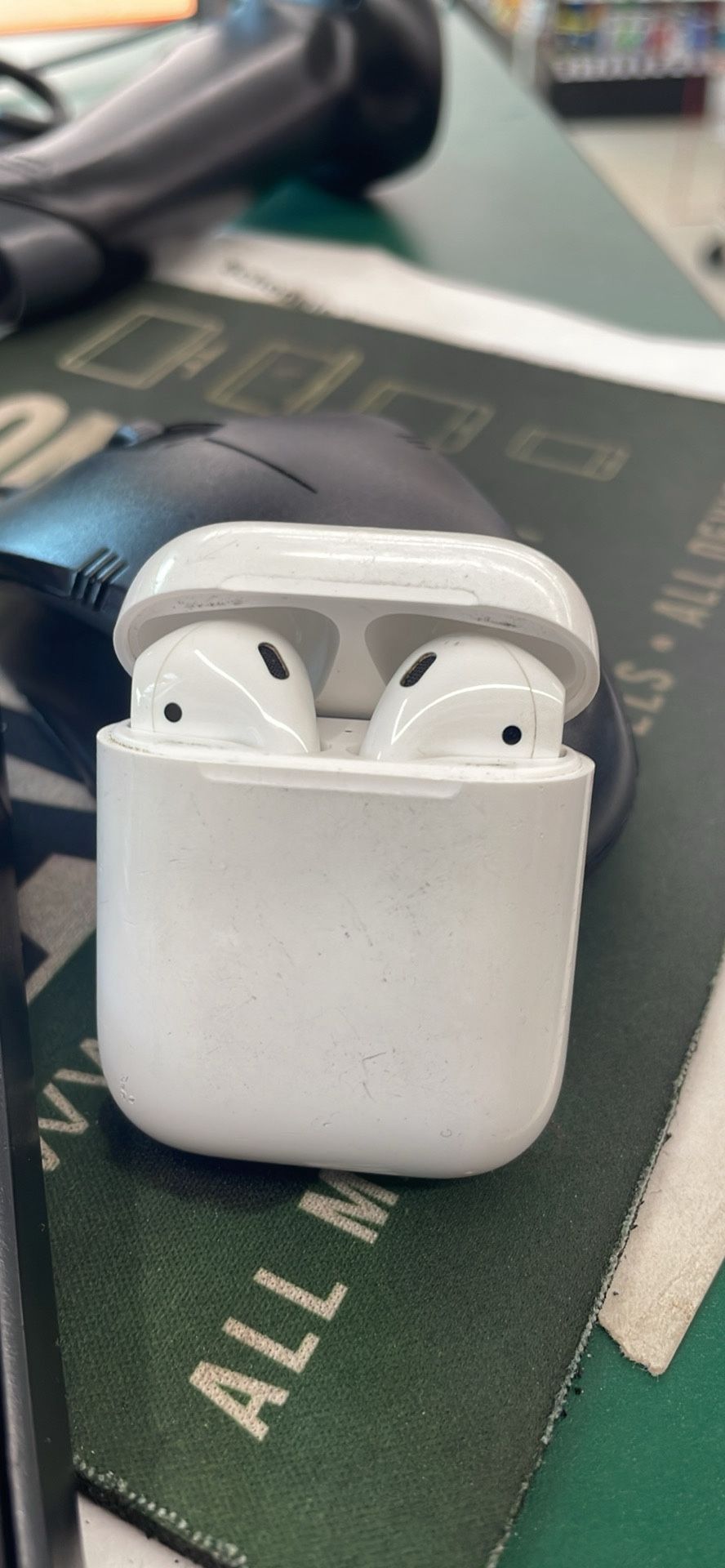 AirPods