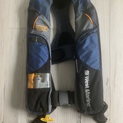 West Marine Offshore 35 Automatic Inflatable Lite Vest