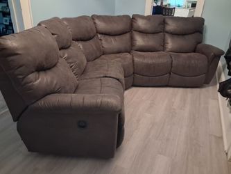 Like new lazyboy recliner sectional cash only in great condition