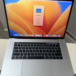 Apple MacBook Pro 2017  15" - i7-7820HQ- 16GB RAM - 512GB SSD 