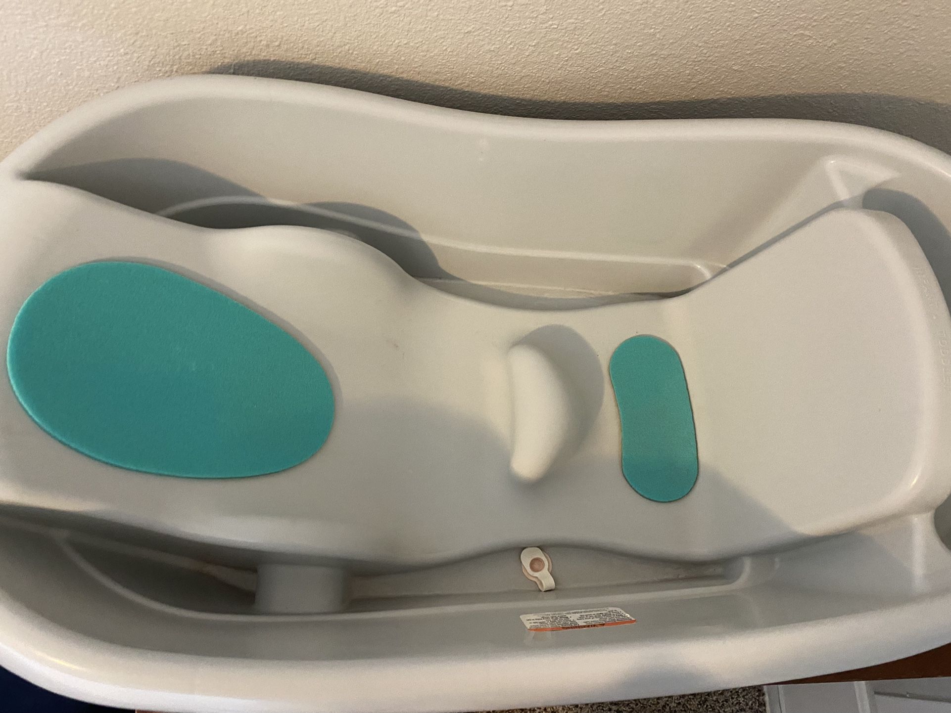 Grow-with-me Bathtub