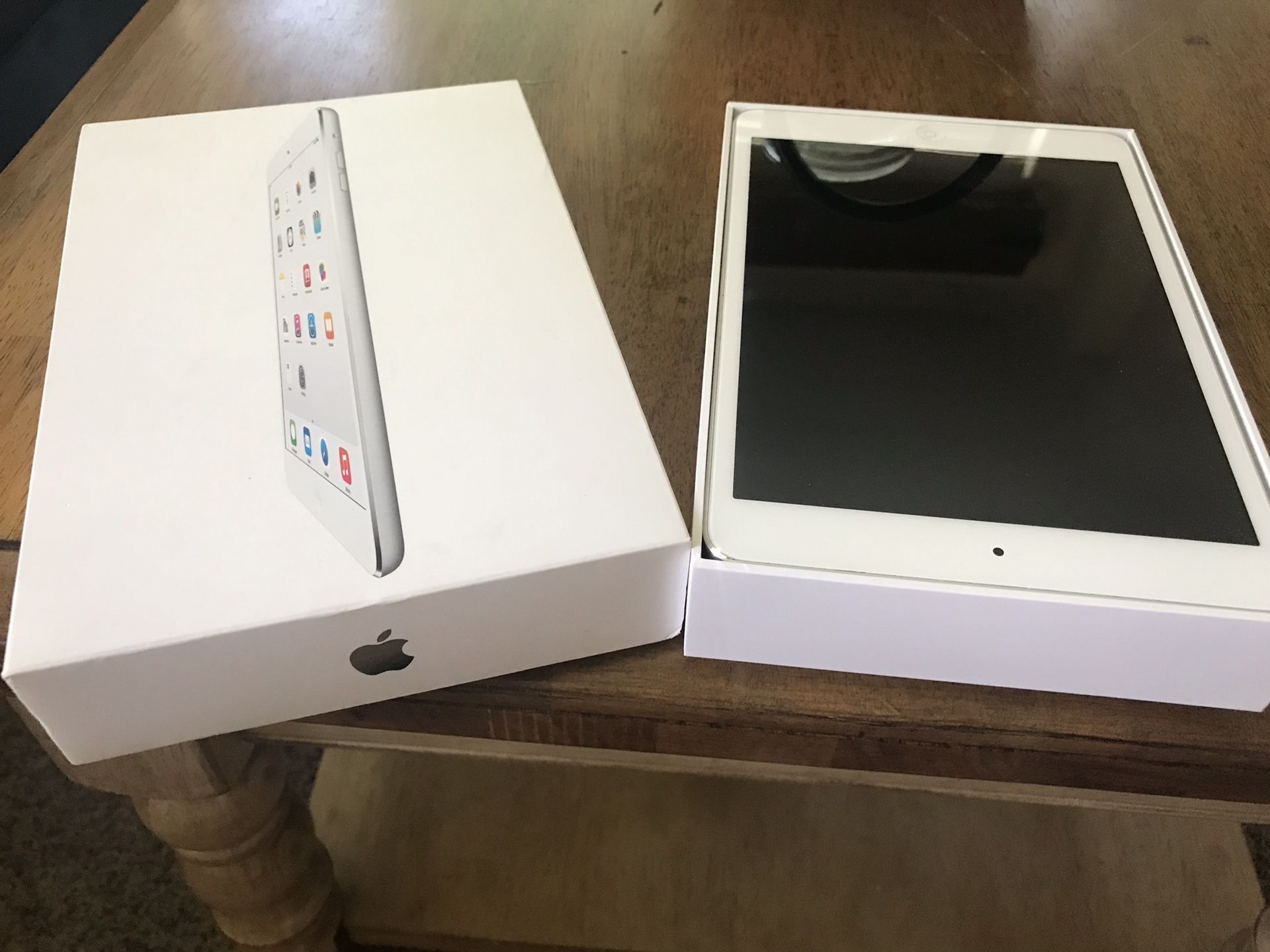 Apple iPad mini with box like new