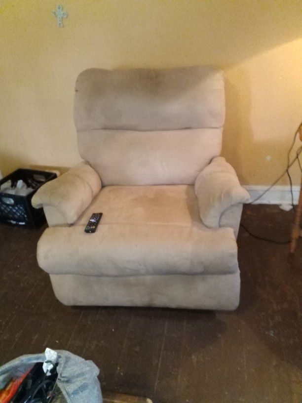 Lazy Boy Recliner Still In Very Good Condition Asking 50$ But What's It Offer Must Get Today