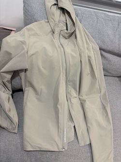 Lululemon windbreaker