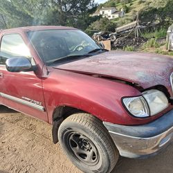 Selling cheap!! 2002 Toyota Tundra 6 cil . Clean title and current tags . Smogged . Has misfire