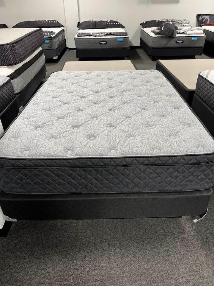 Handful of New Mattress Left Need to Sell QUEEN