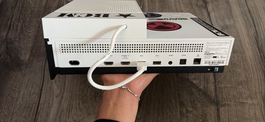 NEED GONE!! WILL NEGOTIATE PRICE!! Diskless Xbox One S w/ Cooling Fan