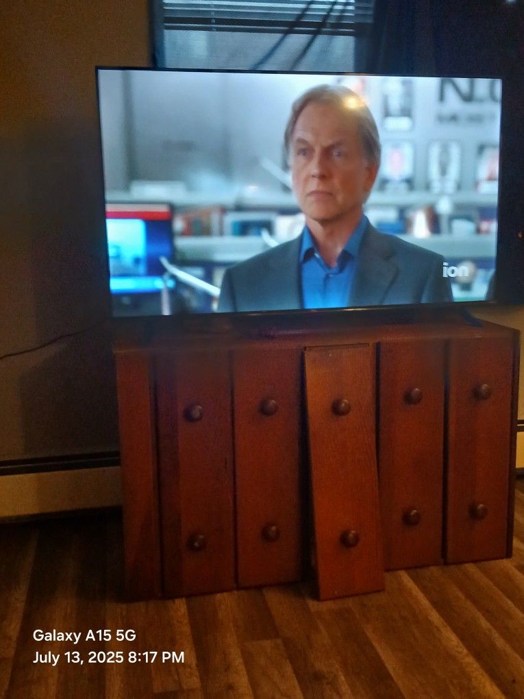 Brand New Smart TV 50 " 2-months Old