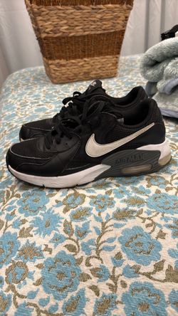 Air Maxes size 8 in men :  Nike Dunks size 5 1/2 in men : Tommy Hilfiger size 8 1/2 in mens