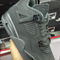 black cat jordan 4