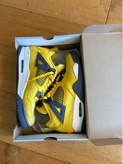 Jordan 4 lightning
