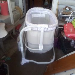 Like New INGENUITY BASSINET 