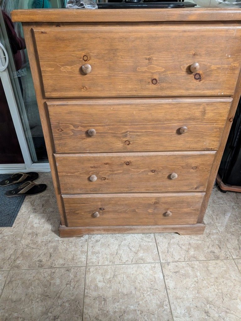 🌲 Solid Wood 4-Drawer Dresser – Rustic Style