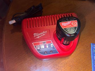 Batería and charger Milwaukee  new never used