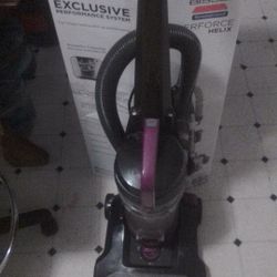 BISSELL POWERFORCE  HELIX TURBO/BAGLESS