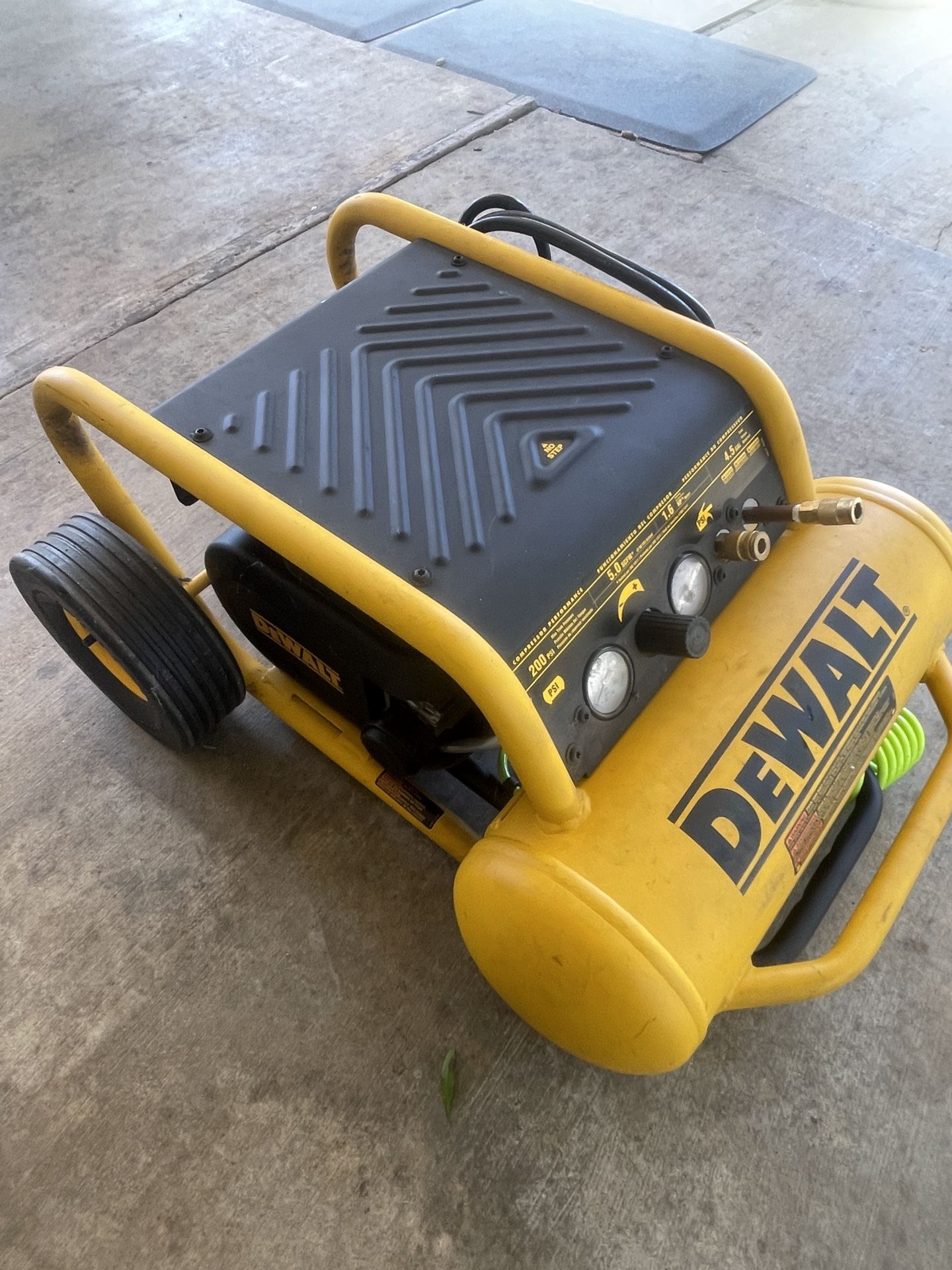 DeWalt Air Compressor 200 PSI 4.5 GAL