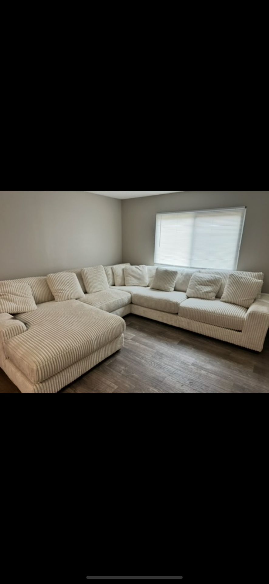 Like New- Large 5 Piece Sectional