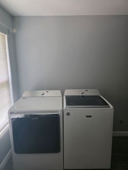 MAYTAG WASHER AND DRYER SET BOTH ELECTRIC CLEAN AND DESINFECTED XL CAPACITY 5.3 CU DELIVERY AVAILABLE FOR EXTRA FEE