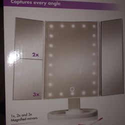 IDEAWORKS Tri-Fold makeup Mirror 22 LED - Vanity