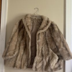  Vintage Regina Glenara by Glenoit Tan Faux Fur Shawl Cape Size O/S