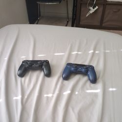 2 PS4/DUALSHOCK4 Controllers
