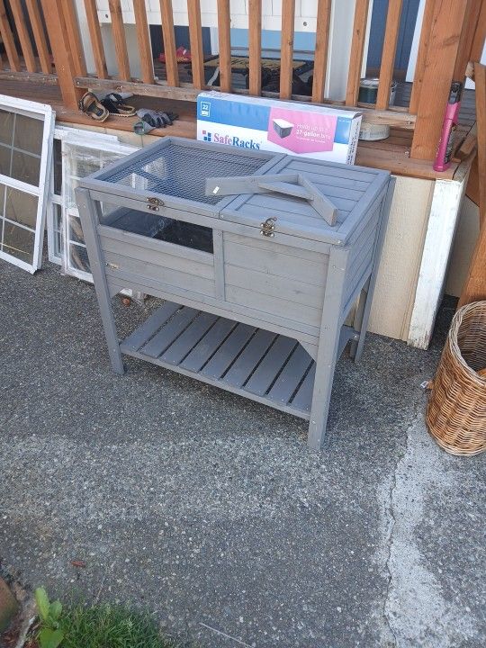 Small Animal Enclosure/ Hutch