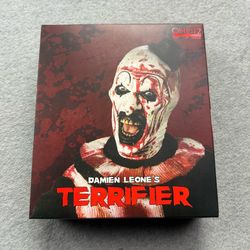 Mezco One:12 Terrifier Art The Clown 6” Scale Action Figure