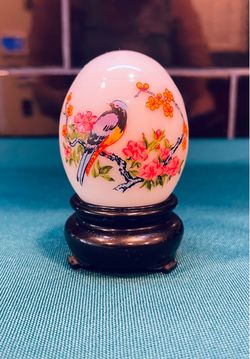 Beautiful 1970’s Avon hand painted oriental egg with stand