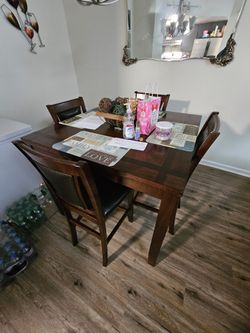 Used But Good Sectional and 5 Piece Table Set