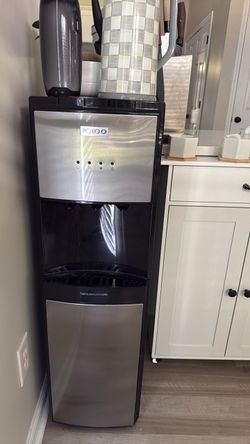 Bottom load water dispenser